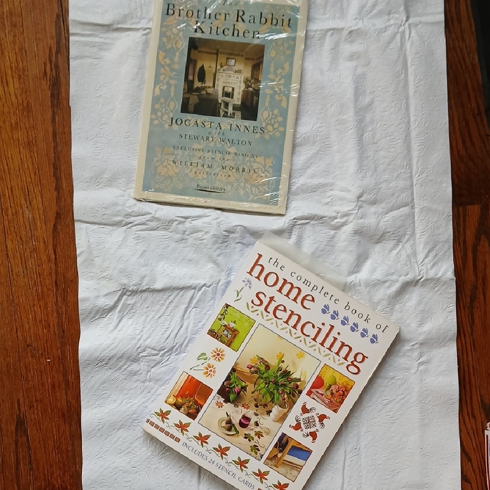 The Complete Book of Home Stenciling - Decorative Craft Book (White/Tan)